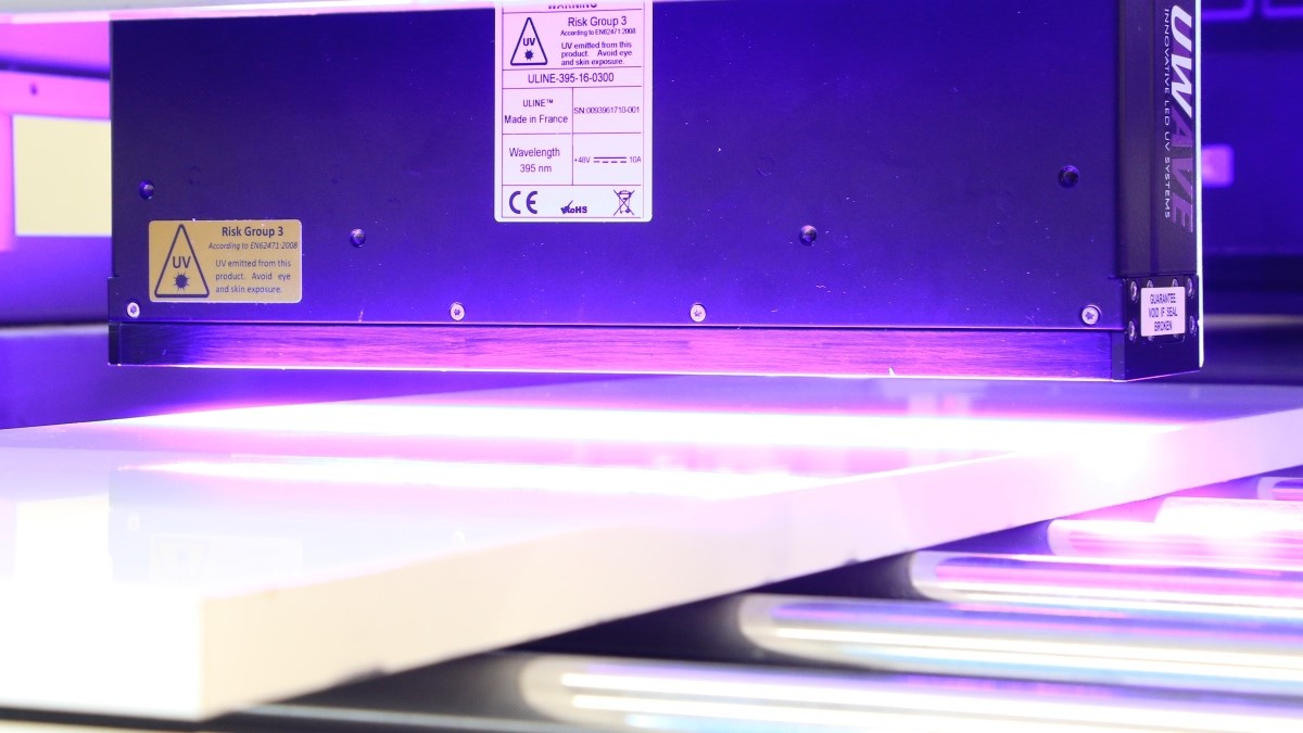 Diagramm: Wie die UV-Härtung funktioniert.