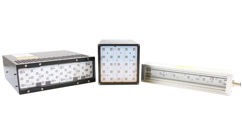 UWAVE conçoit et réalise des systèmes d’éclairage UV LED techniques et puissants pour les processus UV de polymérisation, collage, séchage, sérigraphie, photolithographie et photoviellissement. Ces surfaces permettent d'obtenir un rayonnement UV homogène, puissant et adapté aux larges surfaces.
