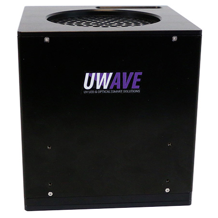 Le UCUBE-15 est un éclairage UV LED surfacique de 150mm x 150mm homogène & puissant adapté aux procédés d'irradiation UV répétables ainsi qu'aux larges surfaces.
