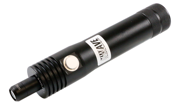 Le UPEN est un stylo de polymérisation UV LED puissant, sans-fil et simple d'utilisation. Le UPEN, l'outil parfait pour les process de collage manuels.